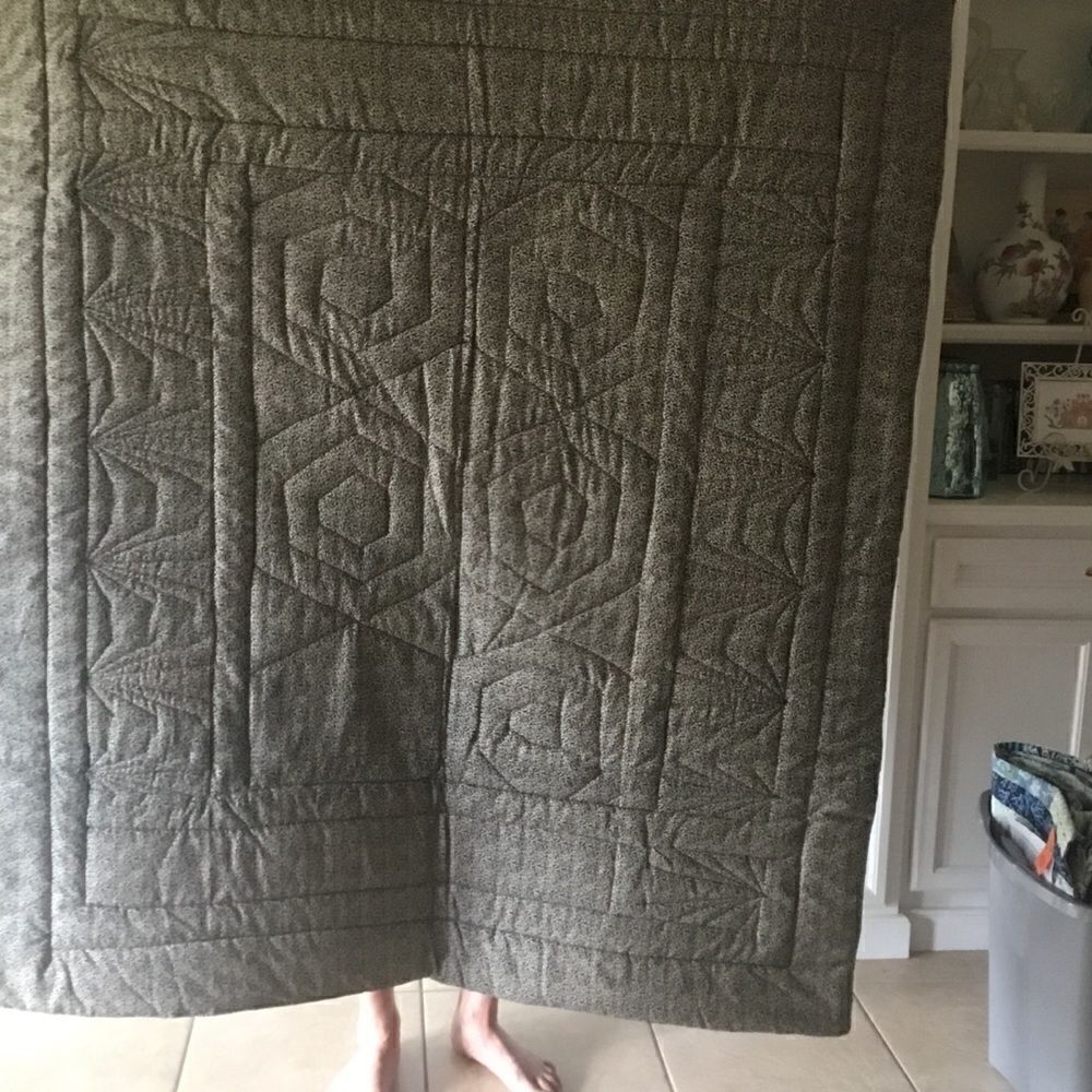Handmade Quilt   - Picture 12 of 15